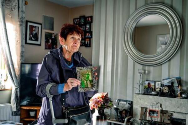 在部落峰会上，拜登签署了关于资金的命令，支持土著曲棍球队参加2028年奥运会