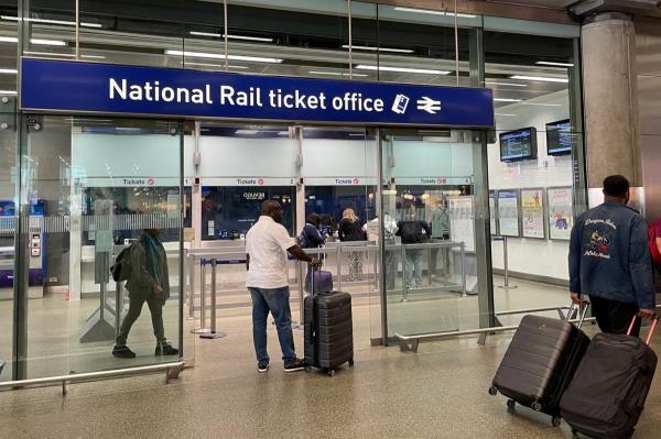 售票处关闭：伦敦火车公司透露，他们已经停止招聘新的柜台工作人员