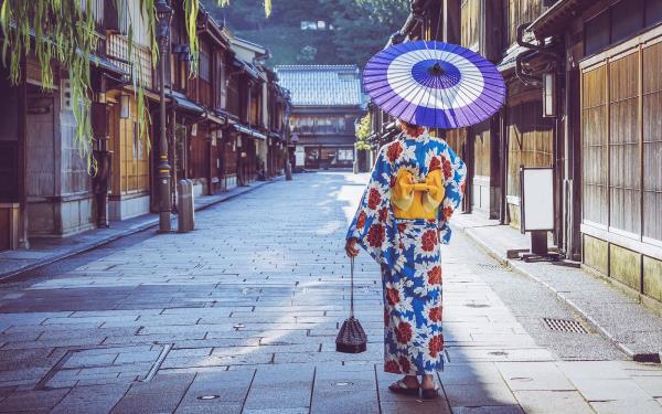 iStock-bee32-kanazawa-higashi-chaya-yukata-summer.jpg