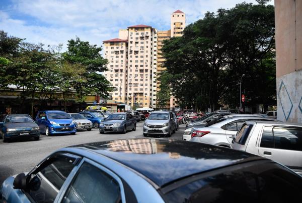 PPR的停车问题，分层的住宅楼困扰着居民