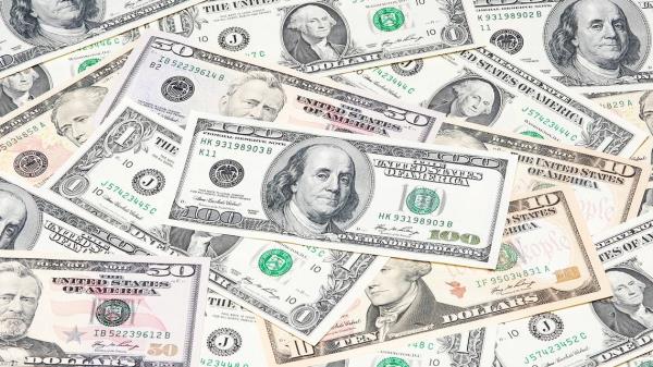 一名男子买彩票时把衬衫穿反了“结果是好运气”