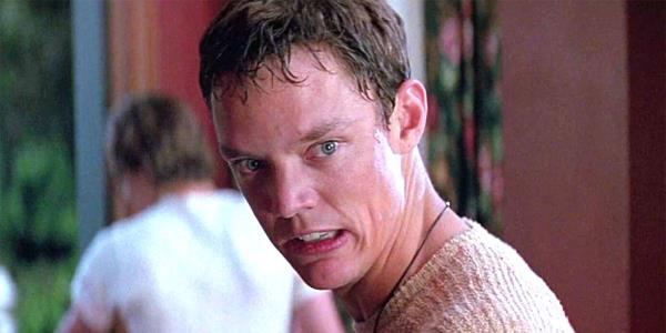 Matthew Lillard looking over his shoulder in Scream