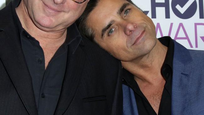 约翰·斯塔莫斯(John Stamos)从鲍勃·萨吉特(Bob Saget)那里“收到了一个信号”