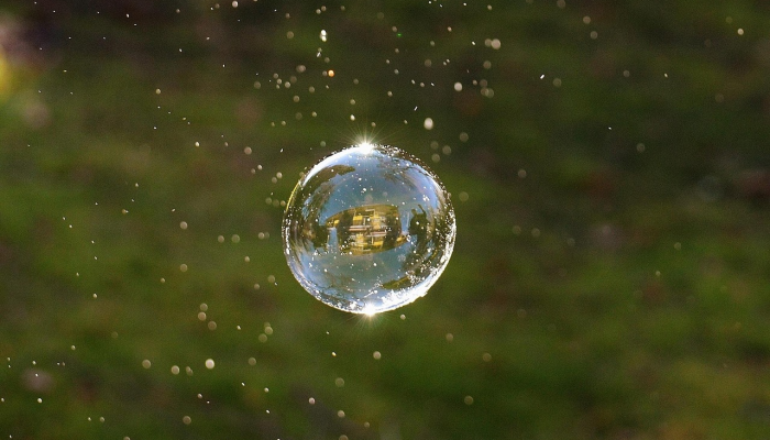 道格·伯格姆在篮球比赛中受伤，可能错过共和党辩论