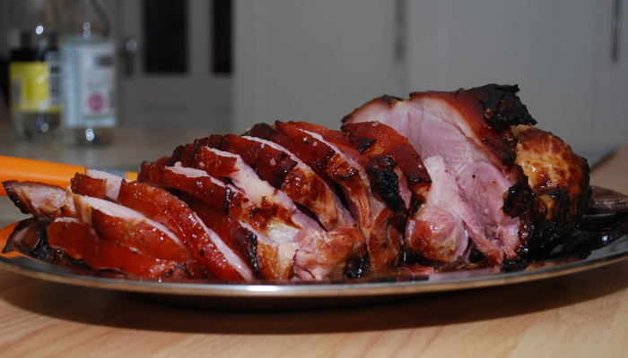 在北卡纳达邦,60岁的妇女每天为60只乌鸦制作新鲜食物 在北卡纳达邦,60岁的妇女每天为60只乌鸦制作新鲜食物