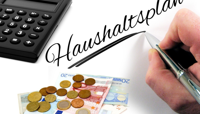 越野综合报道：蒙哥马利的汉娜·汤姆森在伍德布里奇创下了地区纪录;阿什林·马龙，圣罗莎男孩在维京揭幕战中闪耀