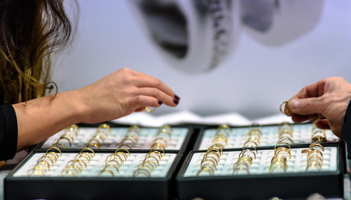 越野综合报道：蒙哥马利的汉娜·汤姆森在伍德布里奇创下了地区纪录;阿什林·马龙，圣罗莎男孩在维京揭幕战中闪耀