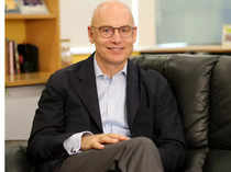 拉里·霍根给继任者韦斯·摩尔的礼物：一个功能失调的州政府｜评论