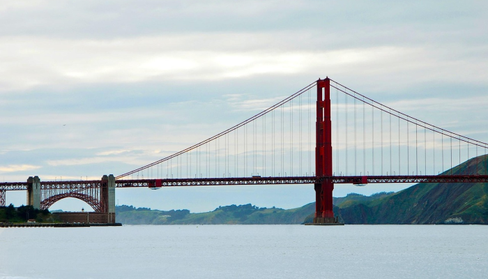 经过几十年的努力,旧金山终于在金门大桥上安装了防自杀网 经过几十年的努力,旧金山终于在金门大桥上安装了防自杀网