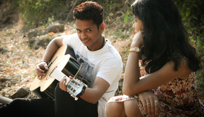 汉娜·沃丁汉去年秘密约会了音乐巨星：“她偷偷带他去了欧洲歌唱大赛!”