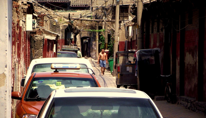 咖色是一种常见的颜色，它通常被描述为一种浓郁、温暖、深沉的色调