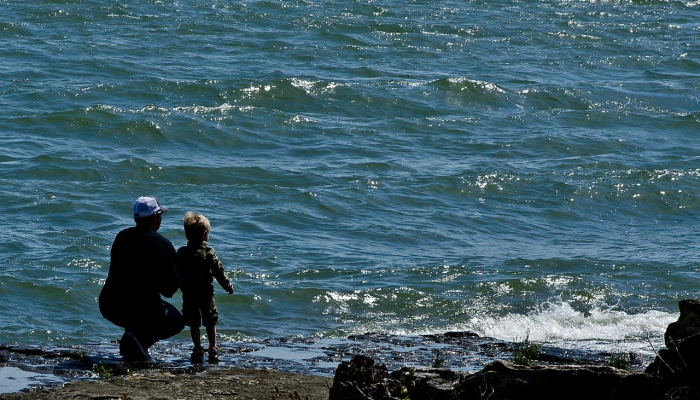 3岁男孩在家庭乘船旅行中死于可怕的螺旋桨事故