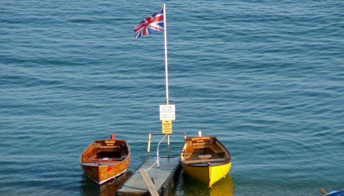 一艘移民船在英吉利海峡倾覆，造成6人死亡
