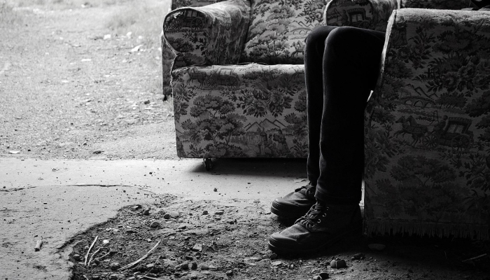 布朗特县一男子因2021年在沙发上谋杀妻子被判终身监禁