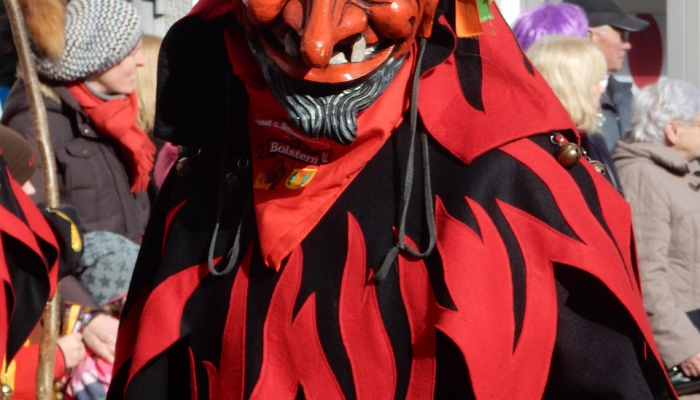 尼科尔斯的视频《超级碗:5件事》播出后,抗议活动仍在继续 尼科尔斯的视频《超级碗:5件事》播出后,抗议活动仍在继续