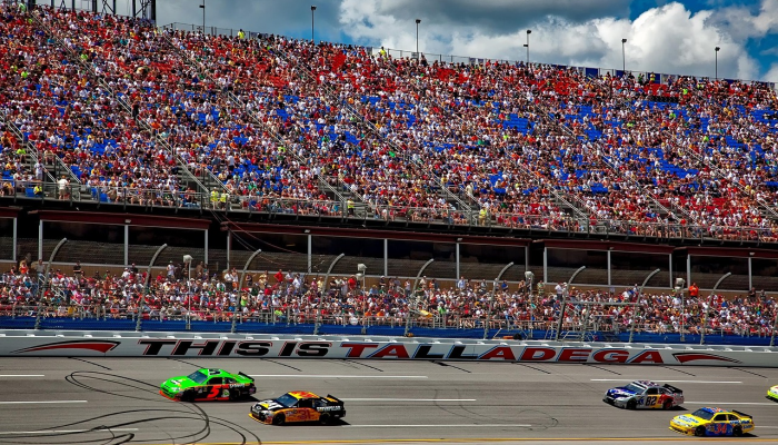 奥伯恩杯决赛:都柏林队的尼尔·斯库利在季前赛中兴奋地吹掉了蜘蛛网 奥伯恩杯决赛:都柏林队的尼尔·斯库利在季前赛中兴奋地吹掉了蜘蛛网