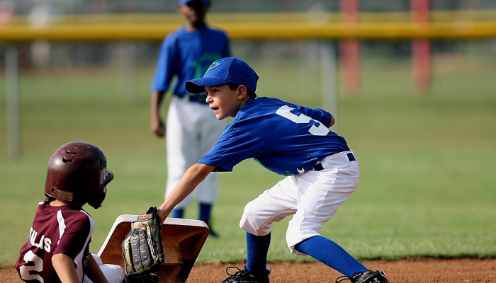 切尔西在一场平淡无奇的平局中表现不佳，阿森纳却艰难地赢得了一场胜利