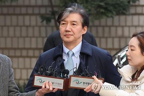 Former Justice Minister Cho Kuk arrives at the Seoul High Court in southern Seoul on Feb. 8, 2024, to attend his sentencing trial. (Yonhap)