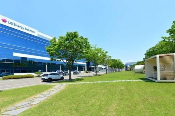 This file photo provided by LG Energy Solution shows its domestic plant in Ochang, North Chungcheong Province. (PHOTO NOT FOR SALE) (Yonhap) 