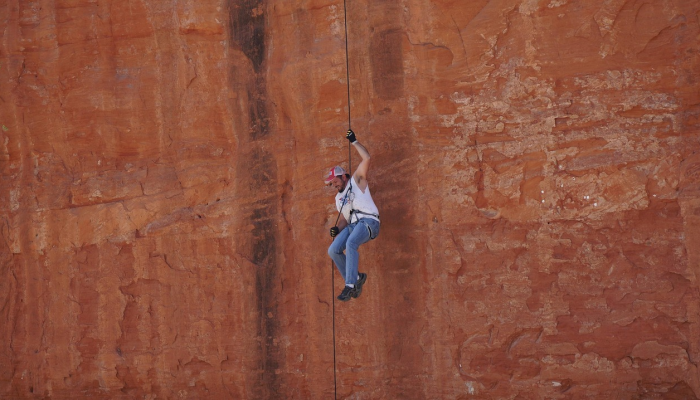 “墓碑”帽提醒着旋转的苦行僧们他们的死亡