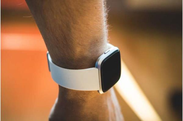 总理说，特别委员会成员的任命体现了政府的反腐败努力