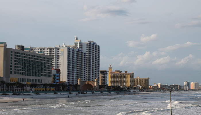 飓风“李”正向东北加勒比海靠近,并穿过开阔的大西洋水域 飓风“李”正向东北加勒比海靠近,并穿过开阔的大西洋水域