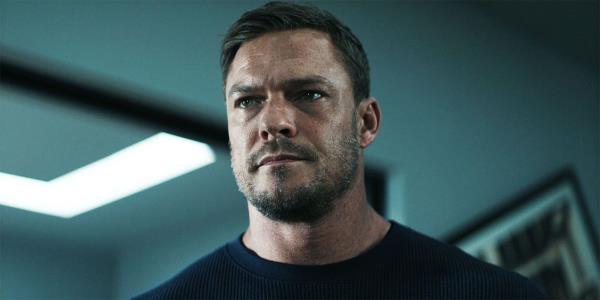 Alan Ritchson as Jack Reacher in Reacher season 2, episode 1