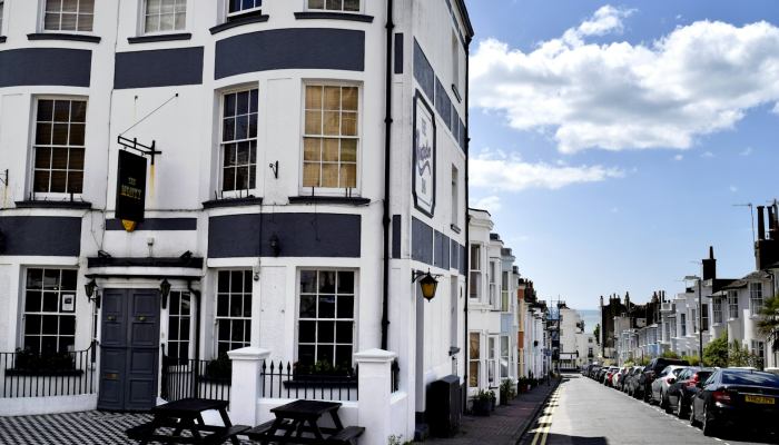 英格兰和威尔士永久关闭的酒吧数量猛增50% 英格兰和威尔士永久关闭的酒吧数量猛增50%