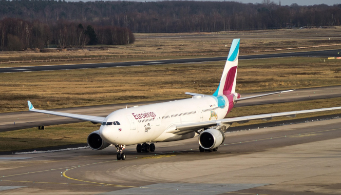 班加罗尔:香料航空公司让250名乘客等了12个小时才登上孟买航班,他们失去了冷静 班加罗尔:香料航空公司让250名乘客等了12个小时才登上孟买航班,他们失去了冷静