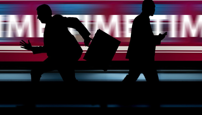 随着UAW势头的增强，特斯拉提高了美国工厂工人的工资