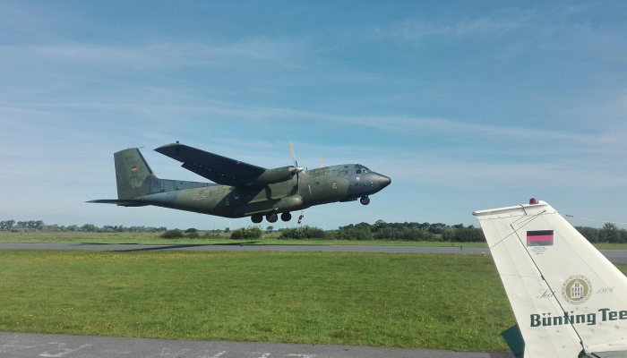 部长的飞机因机翼问题停飞后,德国被称为“笑柄” 部长的飞机因机翼问题停飞后,德国被称为“笑柄”