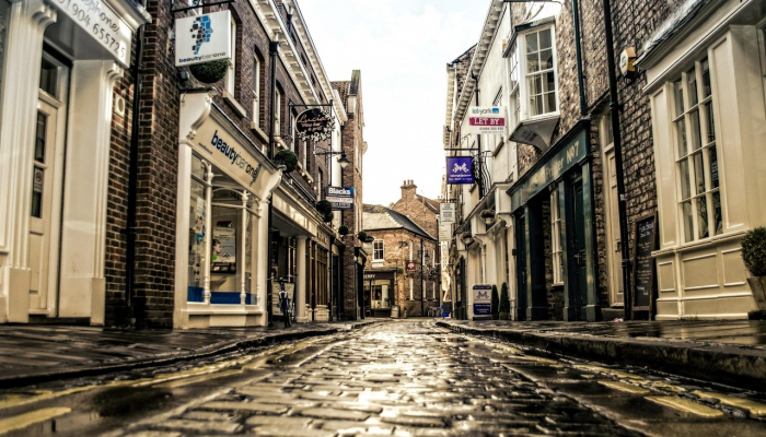 七千五百英里外美丽的岛屿上的火山其实属于英国