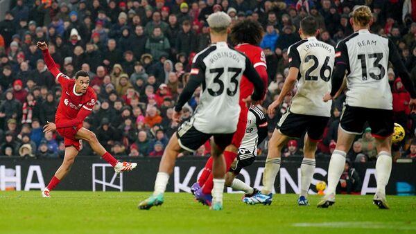 特伦特·亚历山大-阿诺德在最后时刻进球，帮助利物浦以7球险胜