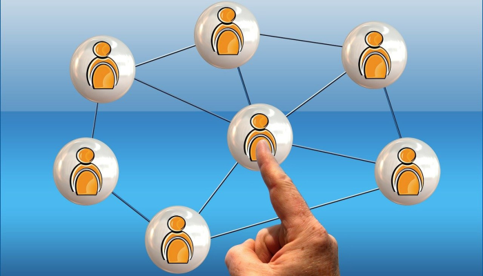 随着罢工最后期限的临近,通用汽车提高了对UAW的工资提议 随着罢工最后期限的临近,通用汽车提高了对UAW的工资提议