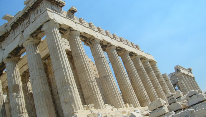 教堂钟声,罢工标志着希腊最严重的火车相撞事故发生一年 教堂钟声,罢工标志着希腊最严重的火车相撞事故发生一年