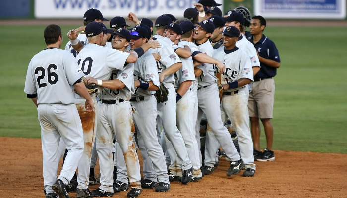 科克后卫克里计划绕开16支球队的冠军帽 科克后卫克里计划绕开16支球队的冠军帽