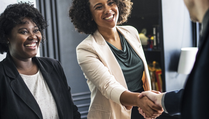 辅助神器“牵手跑得快能不能开挂”(曝光透视必备猫腻)