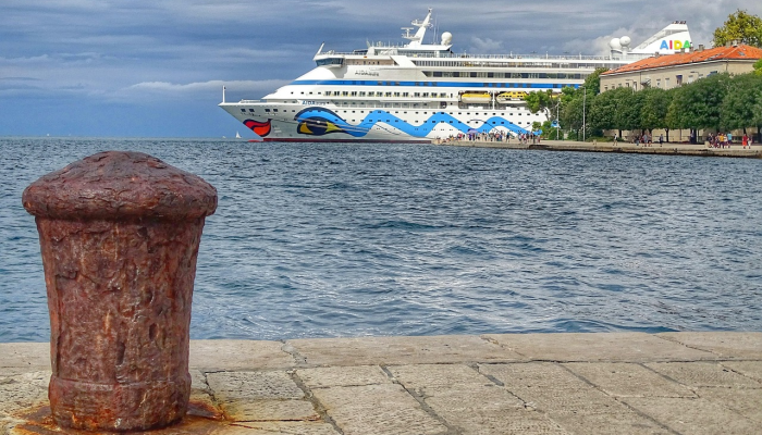 如果亨特使用英国央行悲观的预测，他将提高英国的税收