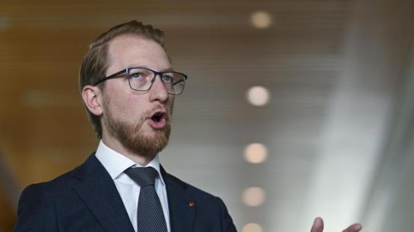 尼克·凯夫、格伦·马特洛克等人向谢恩·麦高恩致敬 尼克·凯夫、格伦·马特洛克等人向谢恩·麦高恩致敬