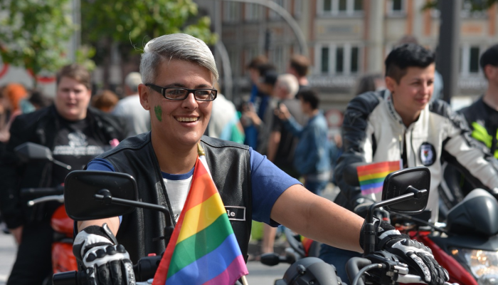 罗克希尔警方称,两名男子被控向汽车开枪4人受伤 罗克希尔警方称,两名男子被控向汽车开枪4人受伤