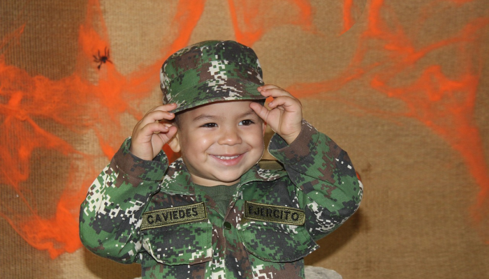 节日期间,尼克·坎农的孩子们会让他忙个不停 节日期间,尼克·坎农的孩子们会让他忙个不停