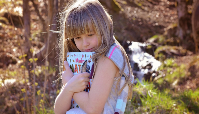 女儿的TikTok将2012年的书《石少女》推上了亚马逊的第一名