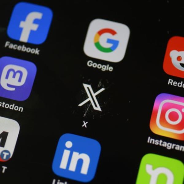 玛丽·特朗普认为她叔叔在社交媒体上的滑稽行为发生了“有趣的转变” 玛丽·特朗普认为她叔叔在社交媒体上的滑稽行为发生了“有趣的转变”