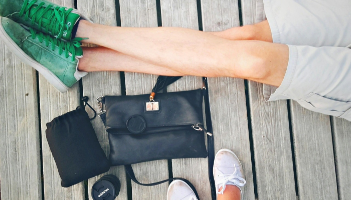 视频捕捉到一名男子在圣安娜的加油站扔石头 视频捕捉到一名男子在圣安娜的加油站扔石头