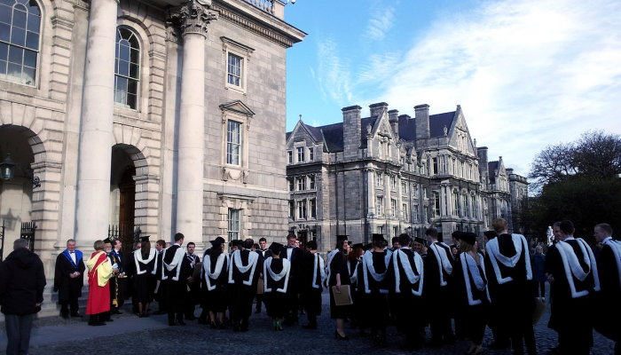 枪击事件后,学生和教师返回密歇根州立大学 枪击事件后,学生和教师返回密歇根州立大学