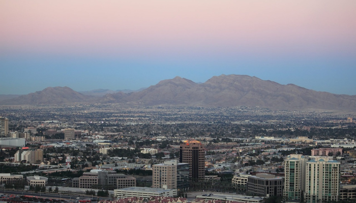 孟加拉国遭受飓风袭击，80万人寻求庇护