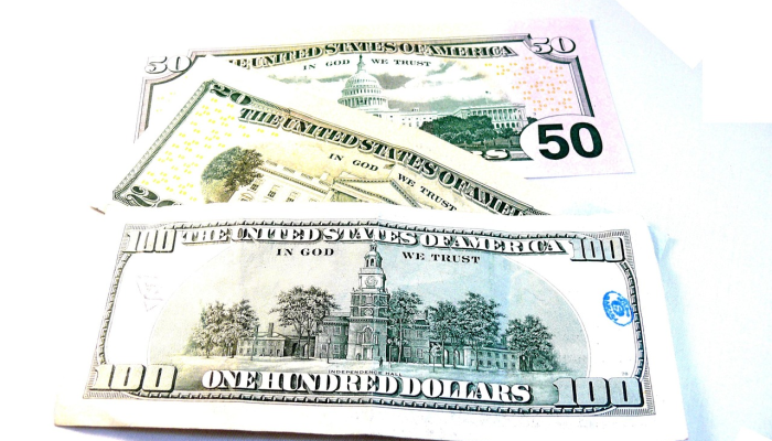 国家债务达到创纪录的34万亿美元;新年伊始最好的汽车;带着灿烂的笑容遇见一只小狗| Hot off the Wire播客 国家债务达到创纪录的34万亿美元;新年伊始最好的汽车;带着灿烂的笑容遇见一只小狗| Hot off the Wire播客