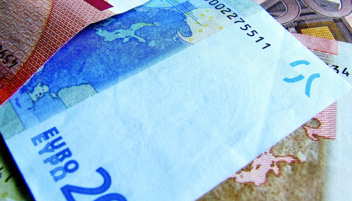 议长约翰逊采取了两步权宜之计,以避免政府关门 议长约翰逊采取了两步权宜之计,以避免政府关门