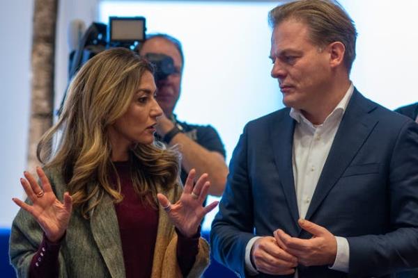 玩家辅助神器:“白金岛红拐弯怎么看出人家开挂”(原来确实是有挂) 玩家辅助神器:“白金岛红拐弯怎么看出人家开挂”(原来确实是有挂)