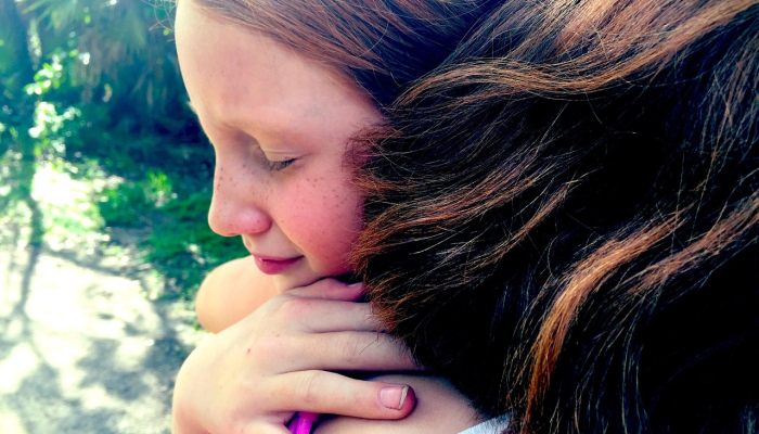 两个孩子的母亲在洛杉矶南部被SUV撞;目击者说,她的丈夫赶到现场,发现她已经死了 两个孩子的母亲在洛杉矶南部被SUV撞;目击者说,她的丈夫赶到现场,发现她已经死了